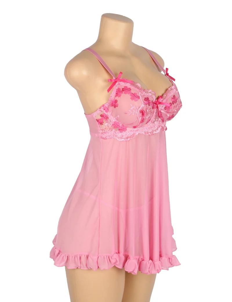 Rosa Babydoll aus Netzstoff mit 3D-Blumenstickerei, Schleifenverzierung, Rüschensaum, formgebendem Oberteil und passendem Höschen.