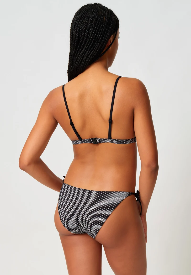 Maritimemotion Triangle bikini top | blackivory grid 081925-08S983