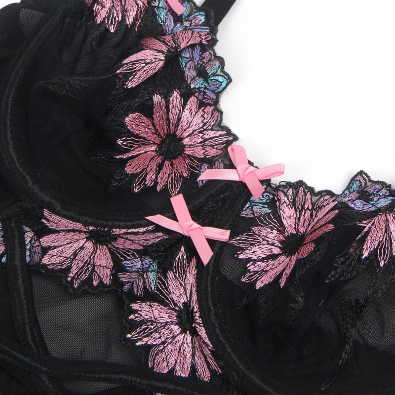 Schwarzes Babydoll aus Netzstoff mit Blumenstickerei, Bügel-BH, Knopfverschluss hinten, Schleifenverzierungen und passendem T-Shirt-Set