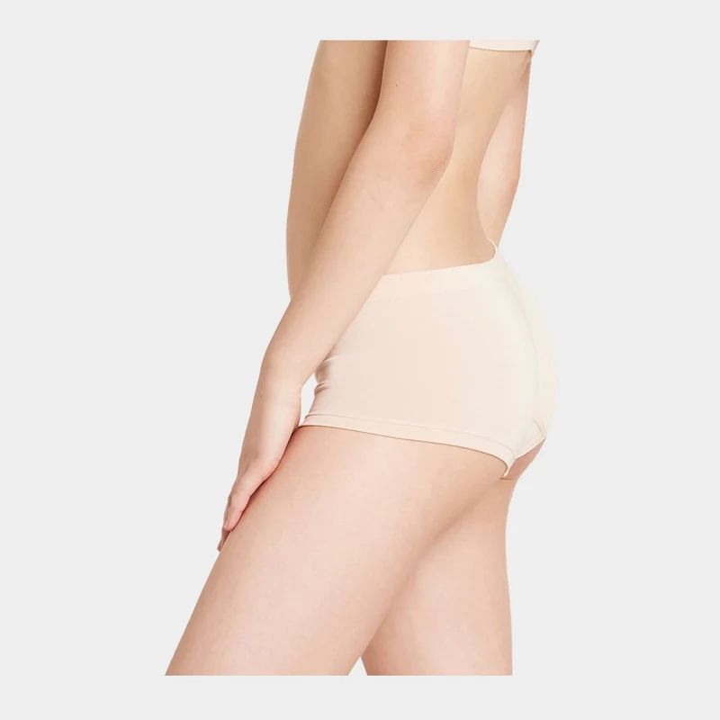 Nackte Hotpants aus Bambus