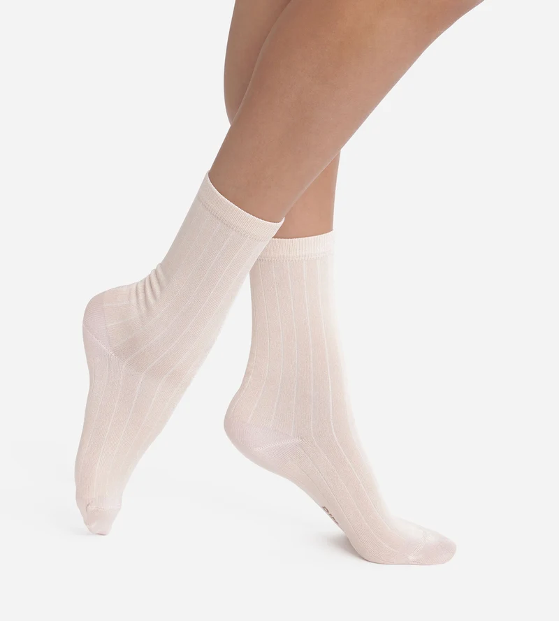 Gerippte Damensocken aus satinierter Baumwolle in Elfenbein von Dim Mode