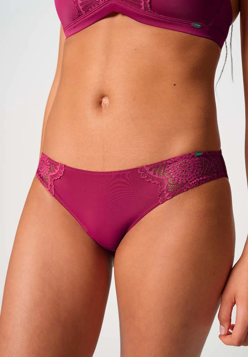 Micrornaments Bikini briefs | sangria 082698-08S913
