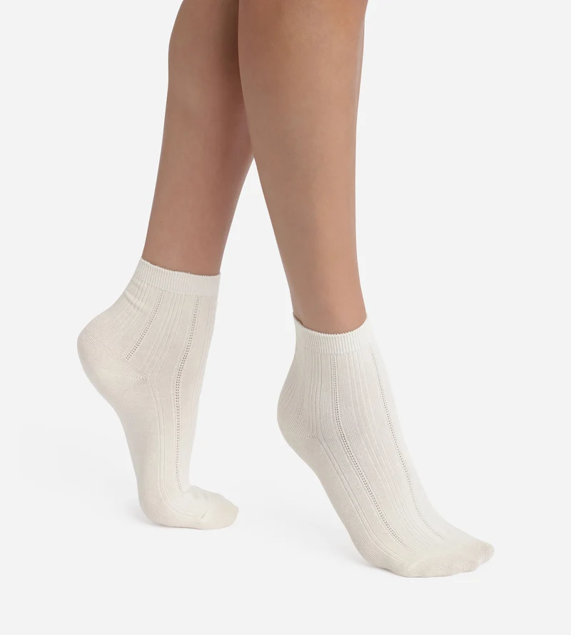 Damensocken aus Baumwoll-Pointelle in Elfenbein von Dim La Mode