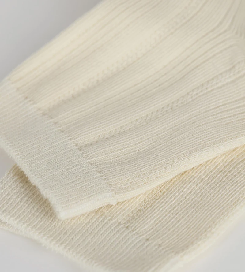 Damensocken aus Baumwoll-Pointelle in Elfenbein von Dim La Mode