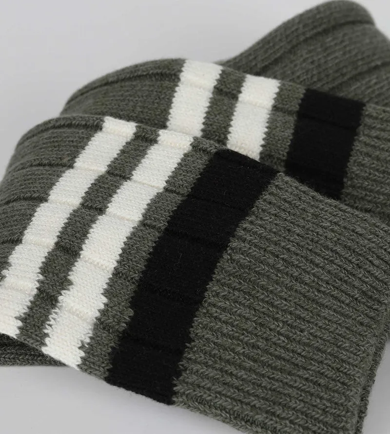Olivfarbene Herrensocken mit Bambusstreifen
