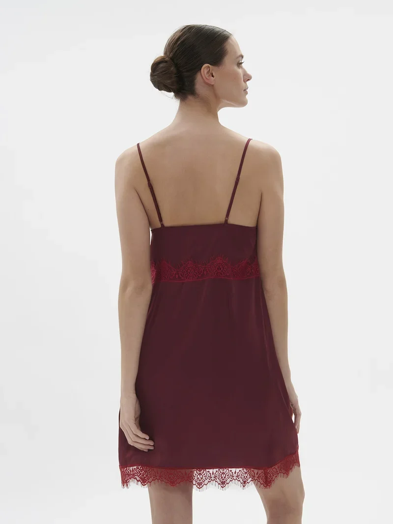 Simone Perele – Satin Secrets Kurzes Nachthemd Spinellrot
