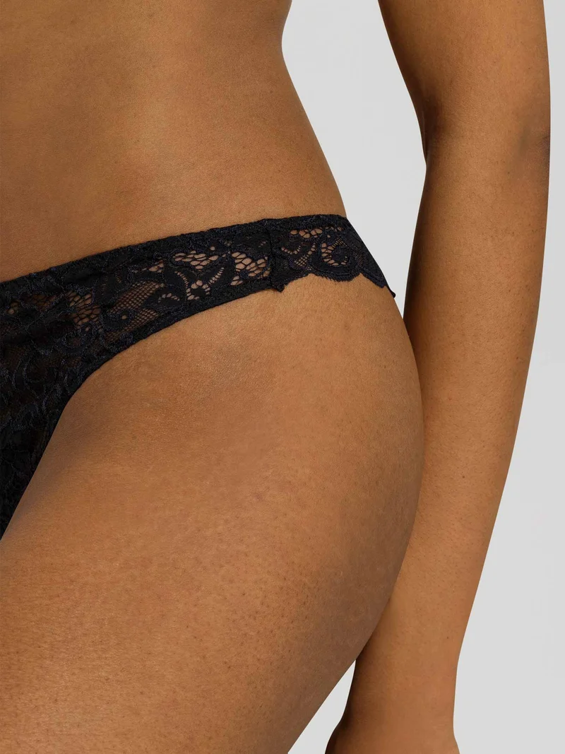 Thong, Mini String MOMENTS