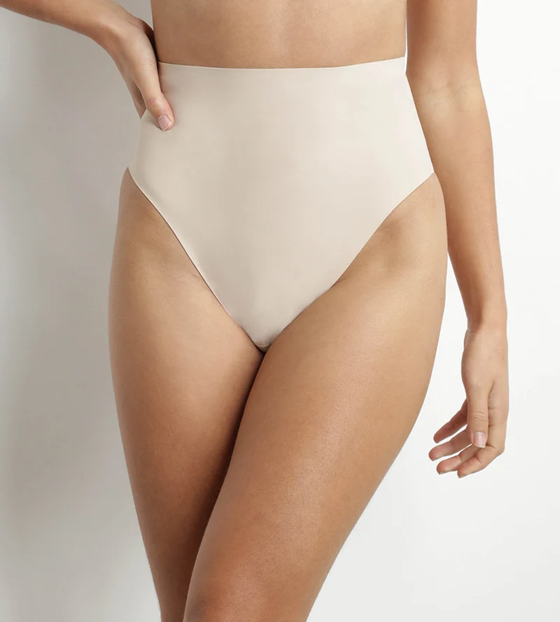 Hautfarbener nahtloser Shaping-String für Damen mit hohem Bund – DIM Silhouette Invisible