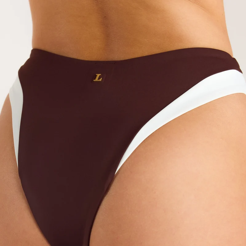 Monaco Brazilian Slip mit Hohem Bein - Schokolade