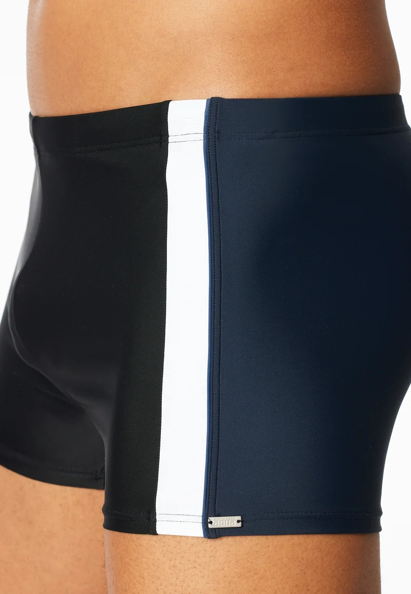 Badehose mit Bein