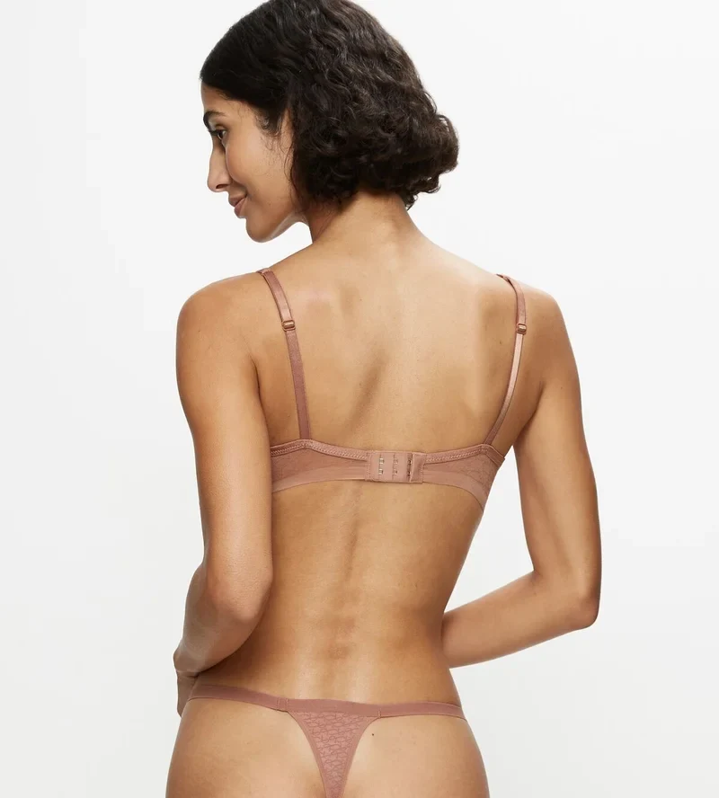 Triumph – Transparenter, vorgeformter BH in der Farbe Toasted Almond