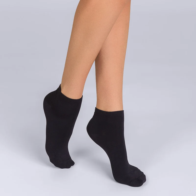 2er-Pack kurze schwarze Damensocken aus Mikrofaser - DIM Skin