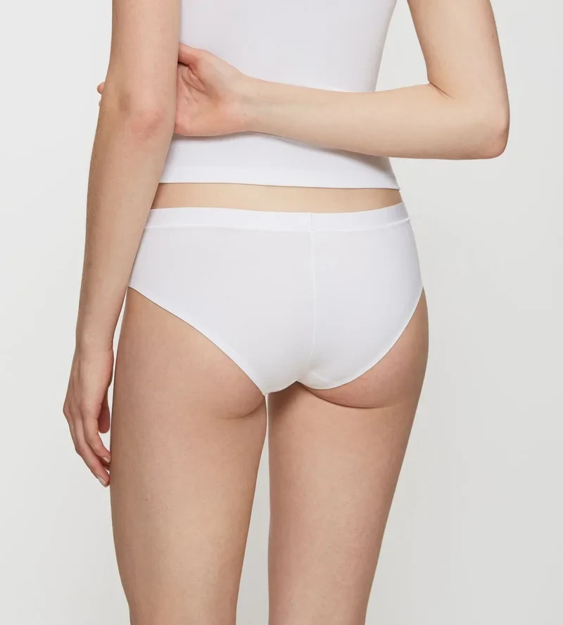 Triumph – Smart Natural Hipster Ex White