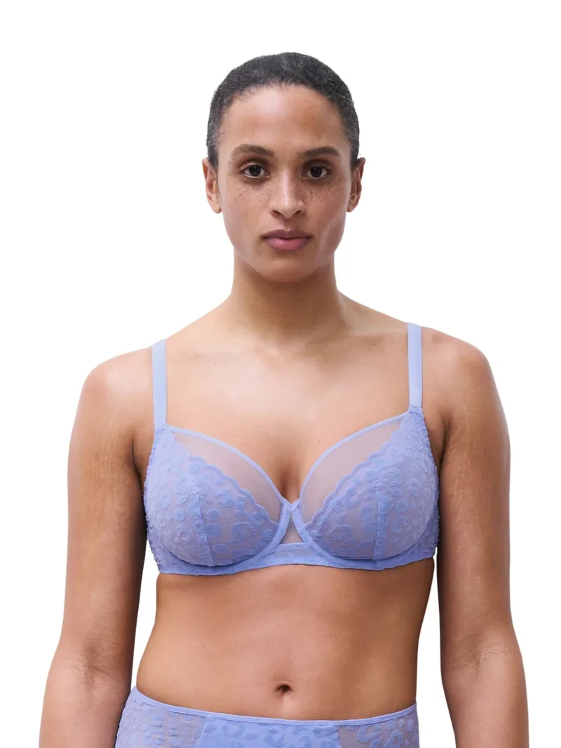 Chantelle – Mädchen, die einen Bügel-BH verdecken, Kornblumen
