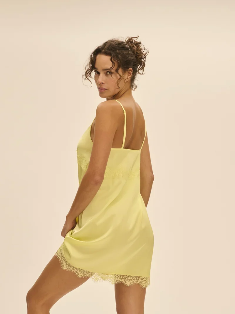 Simone Perele - Satin Secrets Kurzes Nachthemd Sommergelb