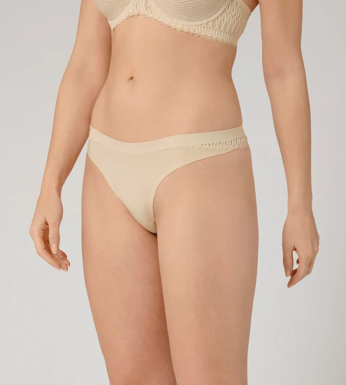 Triumph Briefs Aura Spotlight High Leg string creamy dream