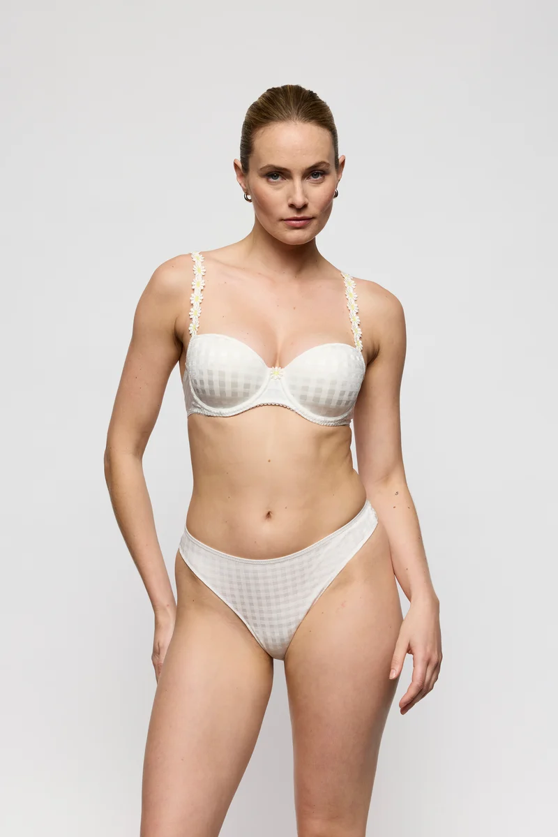 AVERO Ivory Petal String