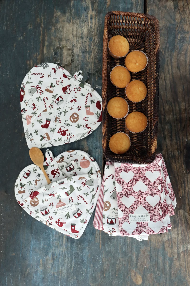 Oven Mitt Heart, Christmas Allover