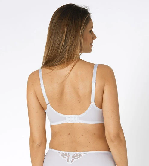 Triumph Modern Finesse mit Formbügel und Einlage weiß