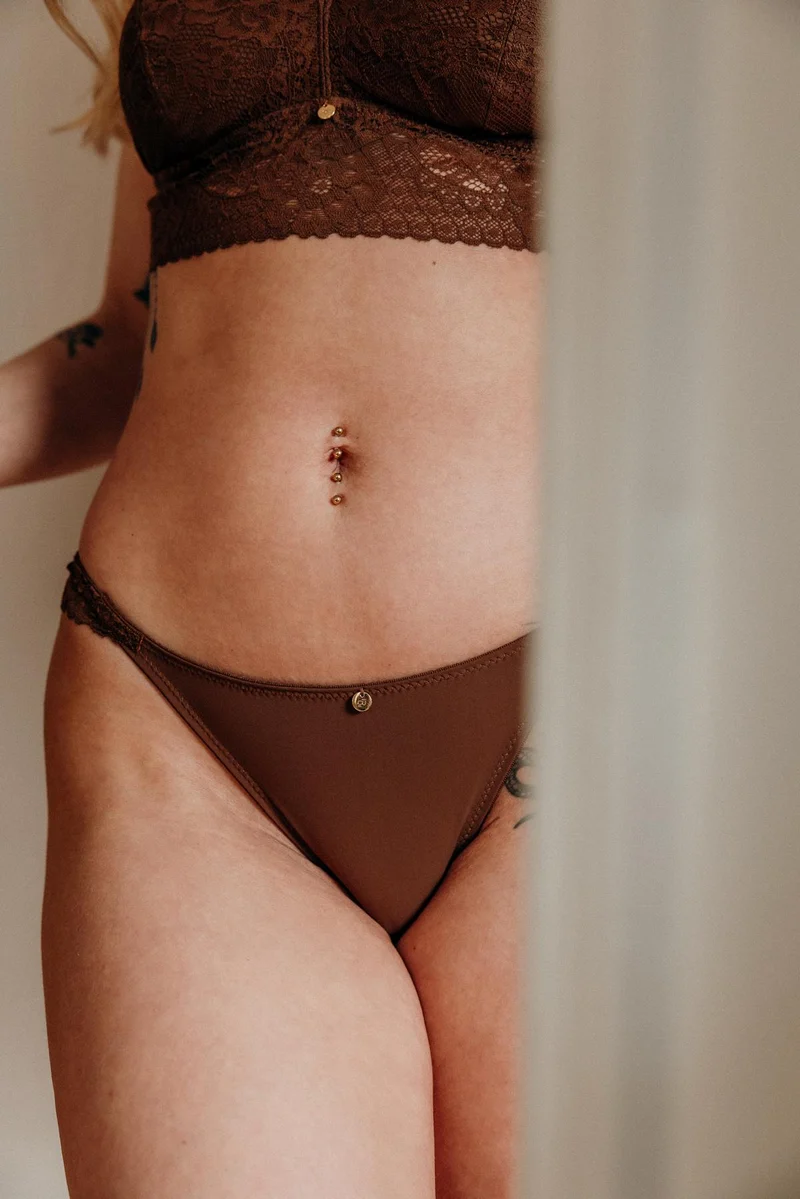 Slip Lucy in chocolate brown mit Spitze
