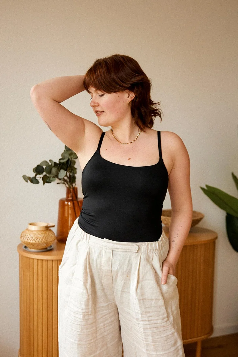 Top Theresa aus Tencel mit Pads schwarz
