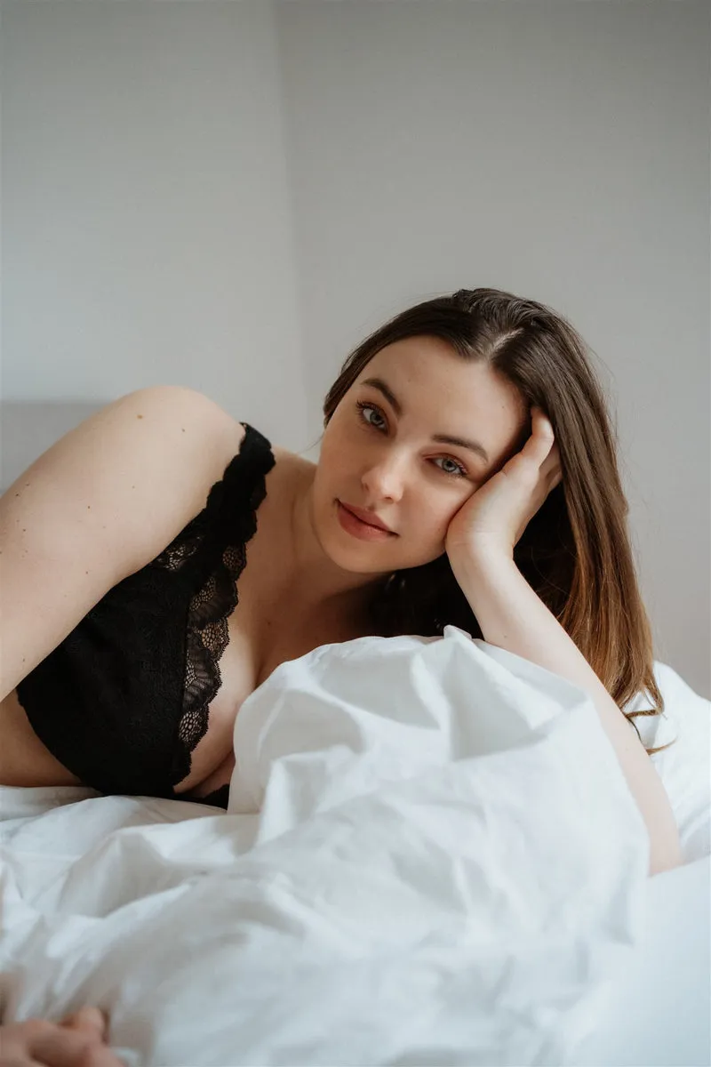 Spitzen-BH Alma in schwarz für große Cups