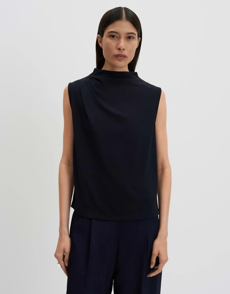 Kondie, true navy