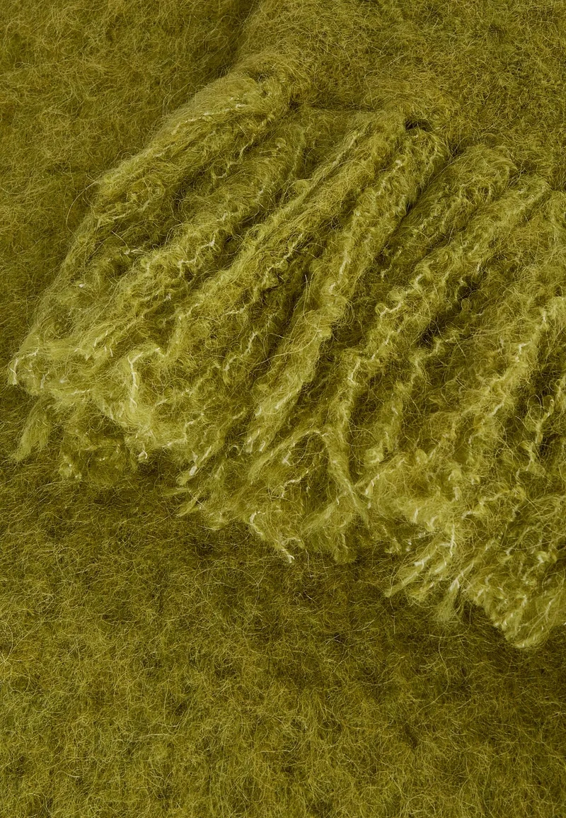 Strickschal im Zopfmuster