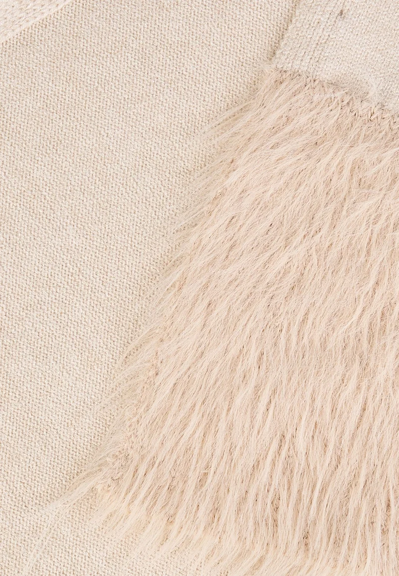 Strickschal mit Pelz-Kanten