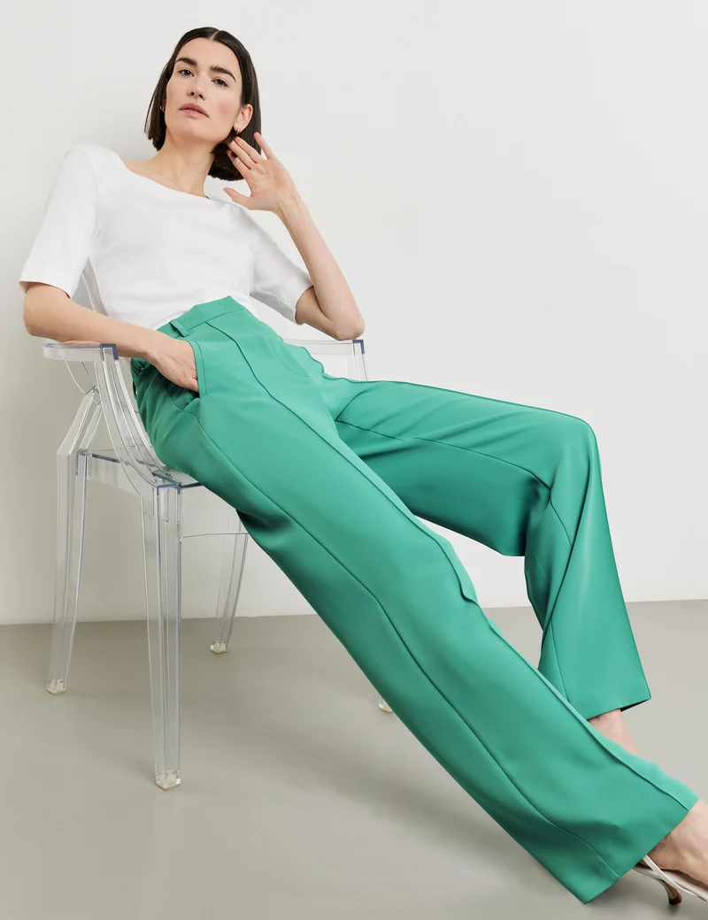 Hose mit weitem Bein und Biesen