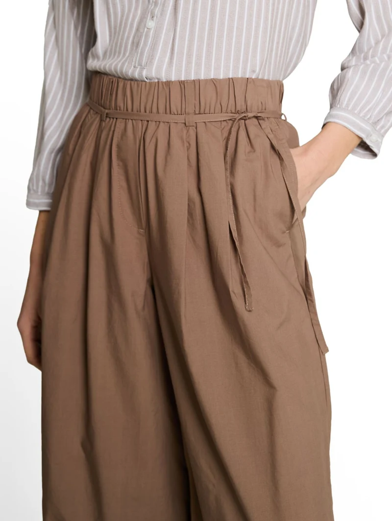 Loose Fit Hose mit Bindegürtel