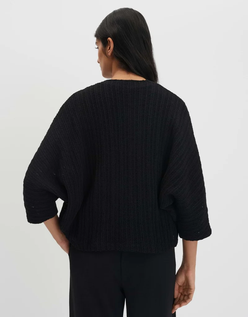 Udia, black