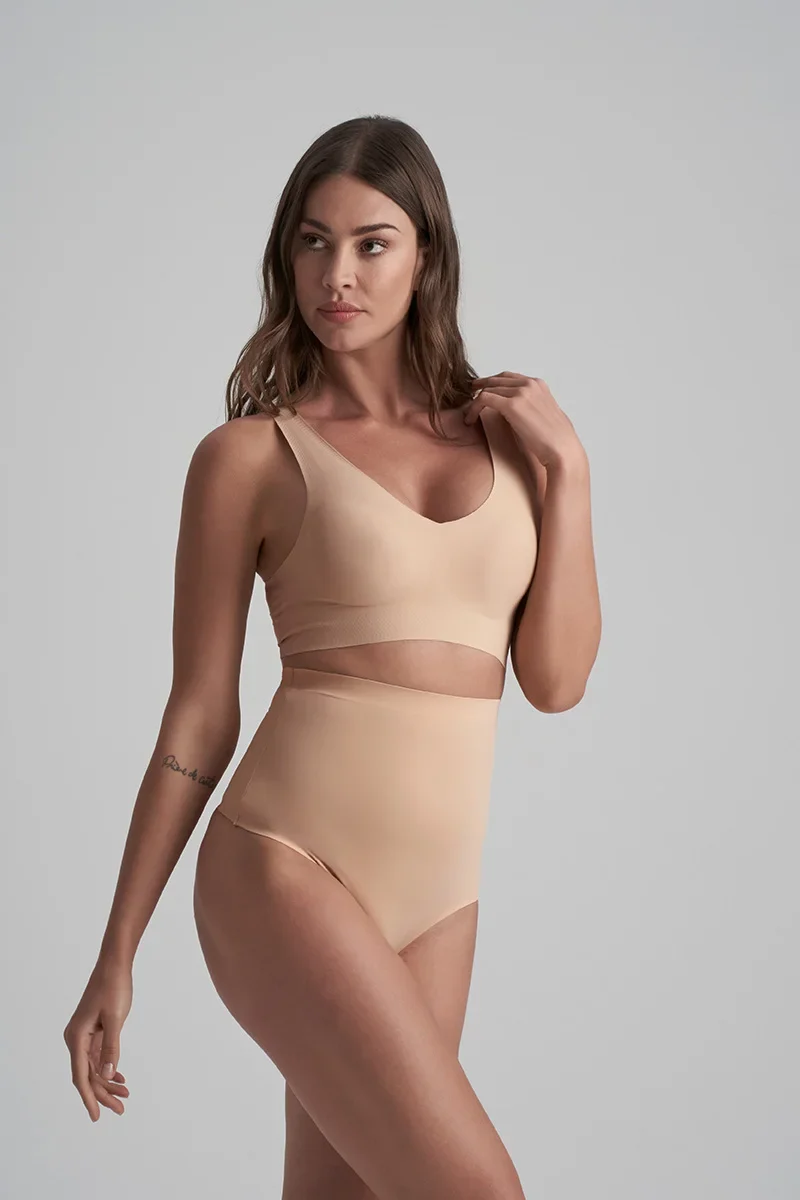 ByeBra – Unsichtbare Shapewear mit leichter Stützwirkung, unsichtbarer High-Waist-Tanga, Beige