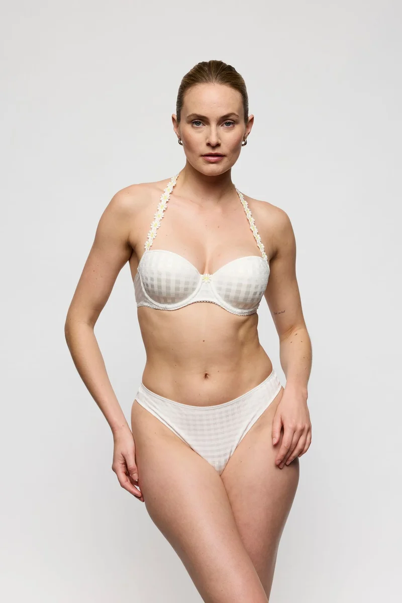 AVERO Ivory Petal String