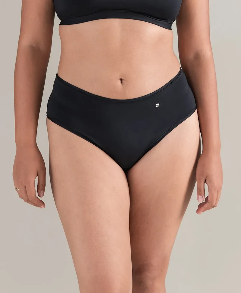 Nudea - Stretch-Bikinihose mit mittelhohem Bund, Schwarz