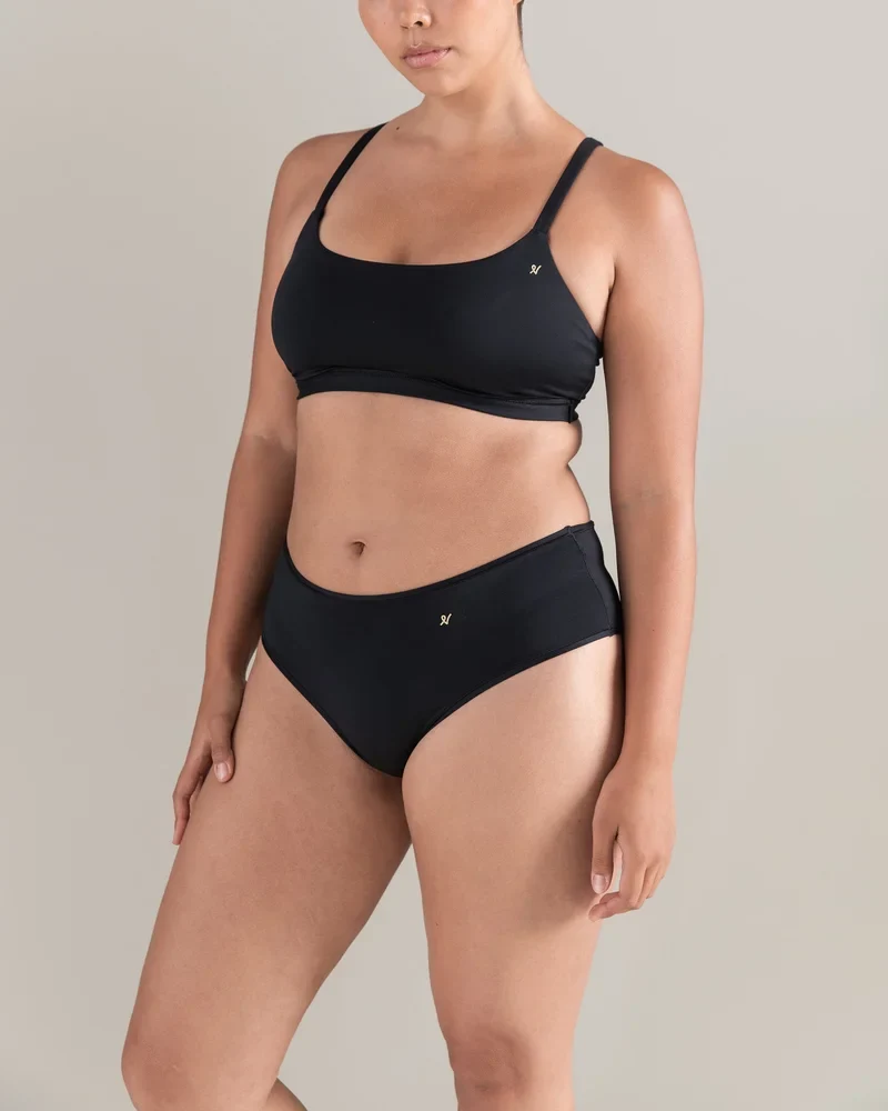 Nudea - Stretch-Bikinihose mit mittelhohem Bund, Schwarz