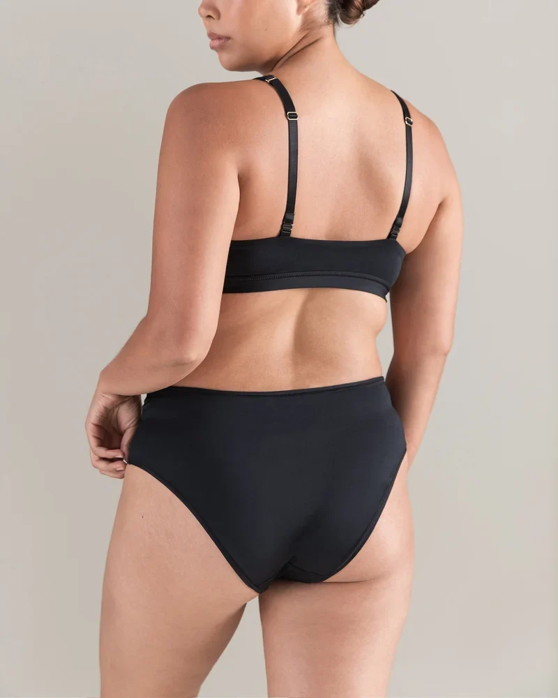 Nudea - Stretch-Bikinihose mit mittelhohem Bund, Schwarz