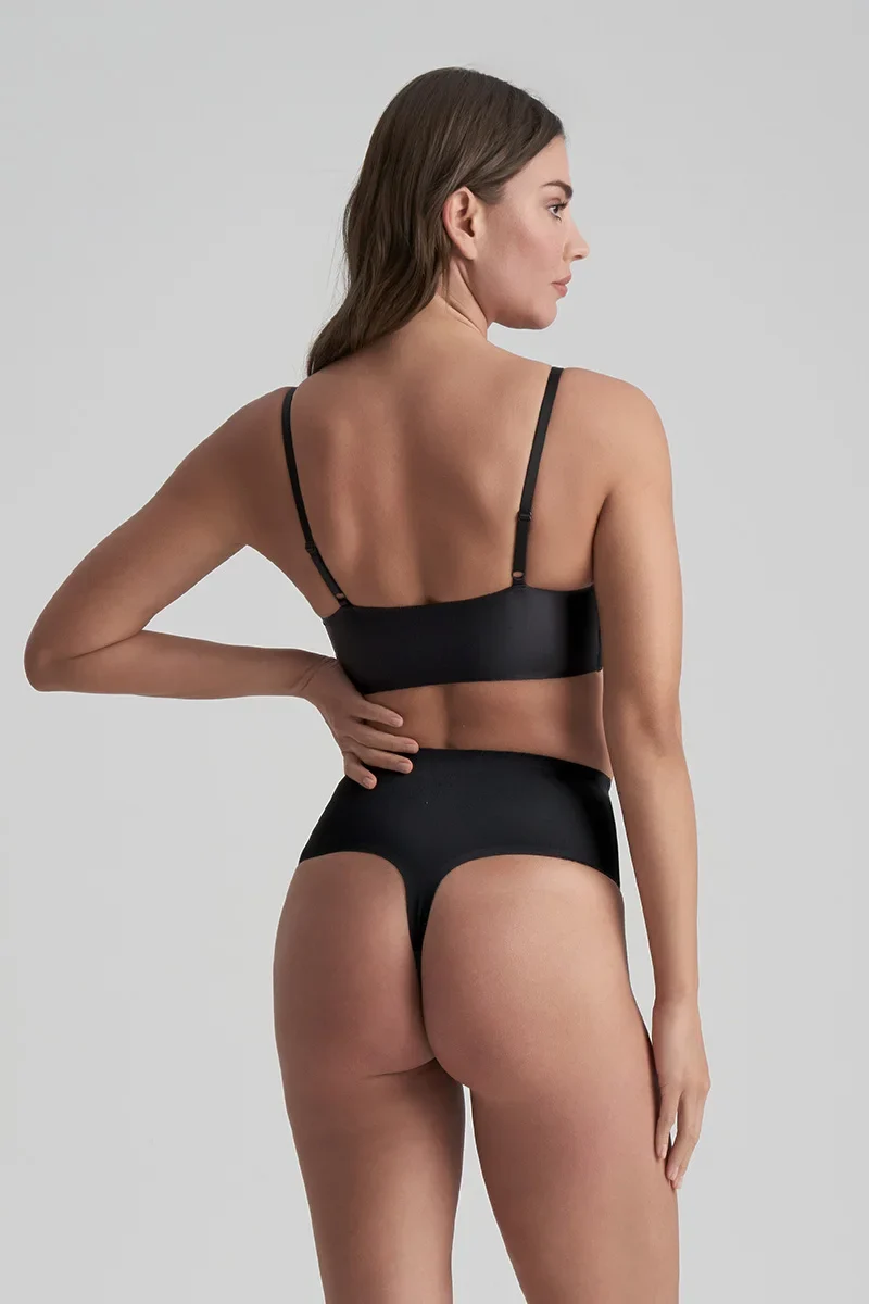 ByeBra – Unsichtbare Shapewear mit leichter Stützwirkung, unsichtbarer String-Tanga mit mittelhohem Bund, Schwarz