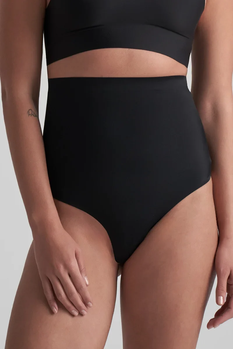 ByeBra – Unsichtbare Shapewear mit leichter Stützwirkung, unsichtbarer High-Waist-Tanga, Schwarz