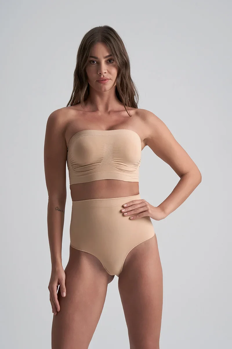ByeBra – Nahtlose Shapewear (Starker Halt) Soft Touch String mit mittelhohem Bund, Beige