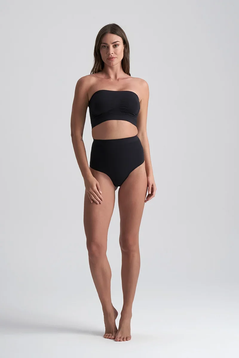 ByeBra – Nahtlose Shapewear (Starker Halt) Soft Touch String mit mittelhohem Bund, Schwarz