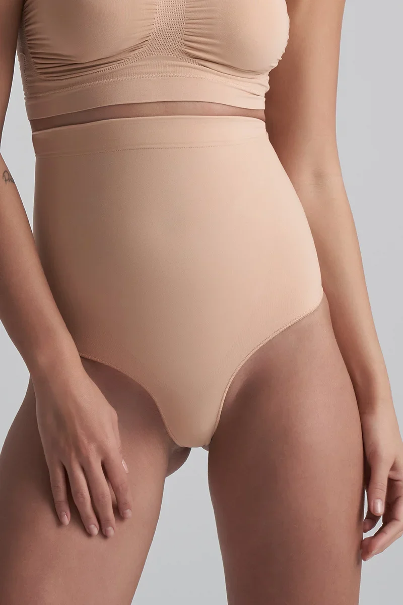 ByeBra – Nahtlose Shapewear (Starker Halt) Weicher High-Waist-Tanga Beige