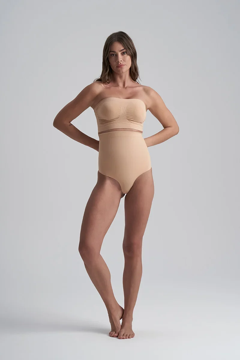 ByeBra – Nahtlose Shapewear (Starker Halt) Weicher High-Waist-Tanga Beige