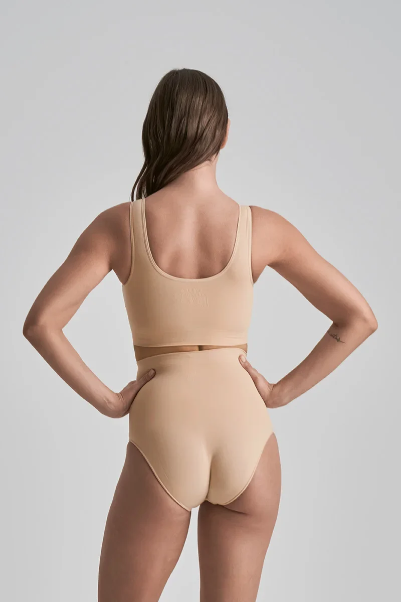 ByeBra – Nahtlose Shapewear (Starker Halt) Soft Touch Mid Waist Slip Beige