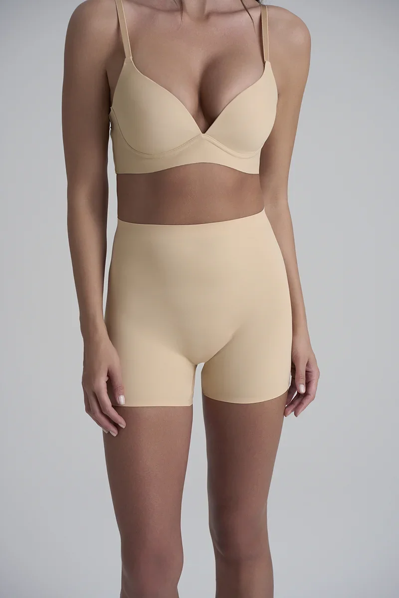 ByeBra – Unsichtbare Shapewear mit leichter Stützwirkung, mittelhoch geschnitten, beige
