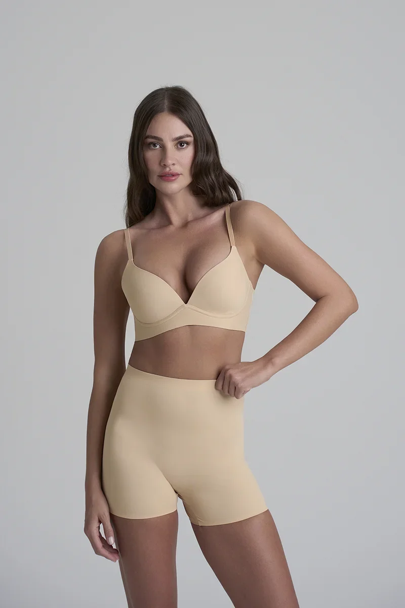 ByeBra – Unsichtbare Shapewear mit leichter Stützwirkung, mittelhoch geschnitten, beige