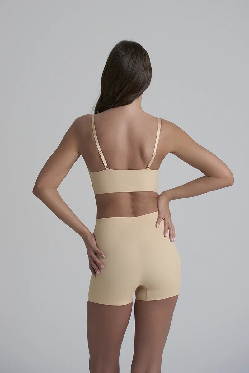 ByeBra – Unsichtbare Shapewear mit leichter Stützwirkung, mittelhoch geschnitten, beige