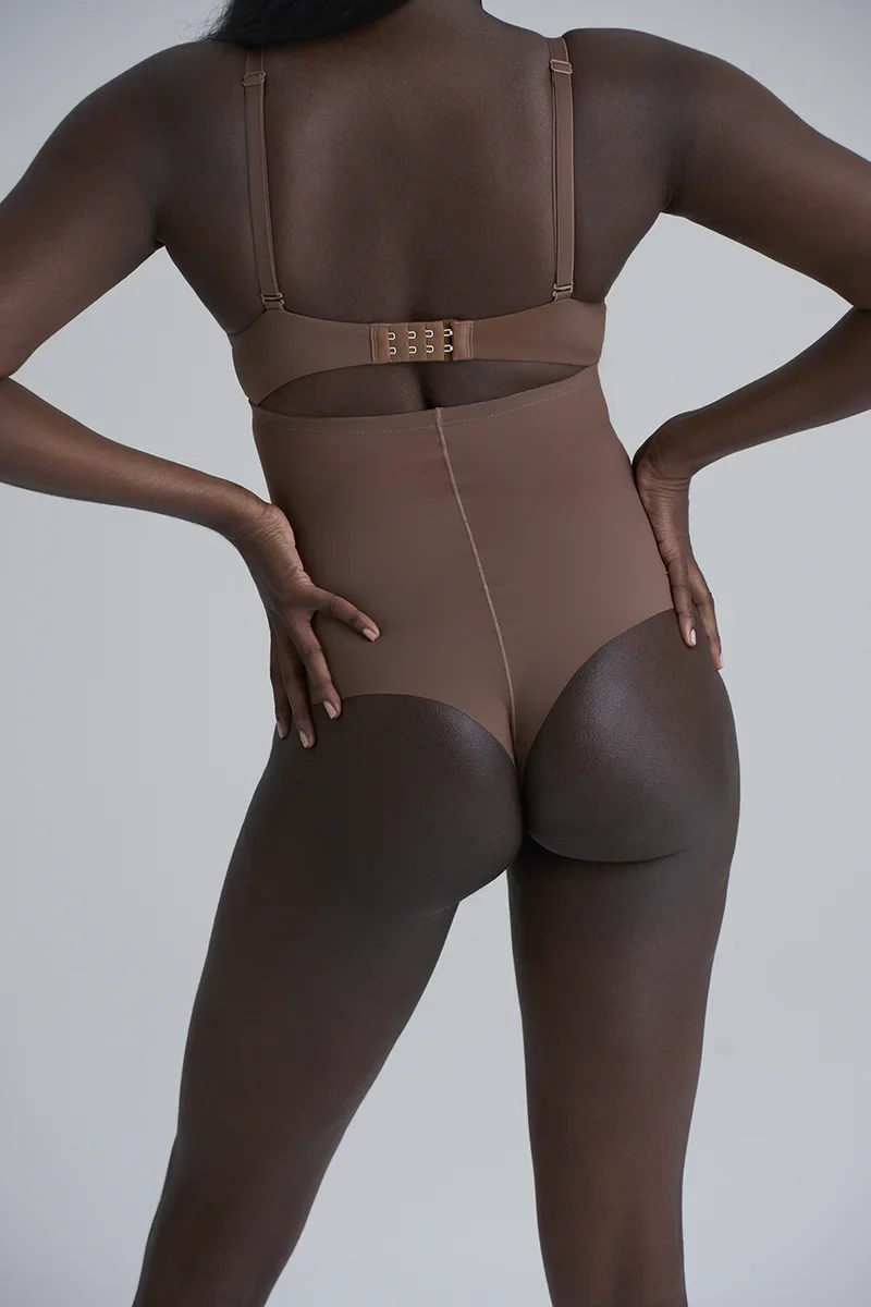 ByeBra – Formgebende Unterwäsche (Starker Halt) Formgebender High-Waist-Tanga Kakao
