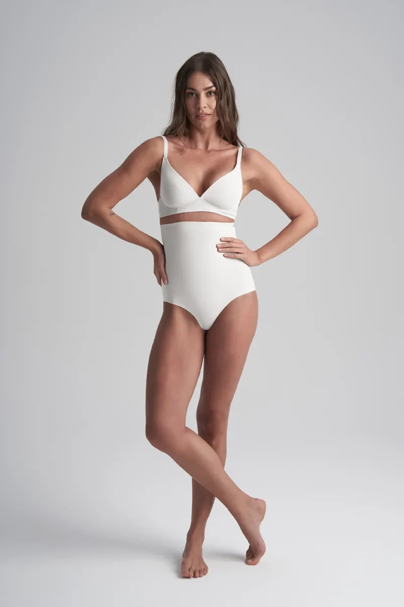 ByeBra – Formgebende Unterwäsche (Starker Halt) Formgebender High-Waist-Slip Elfenbein