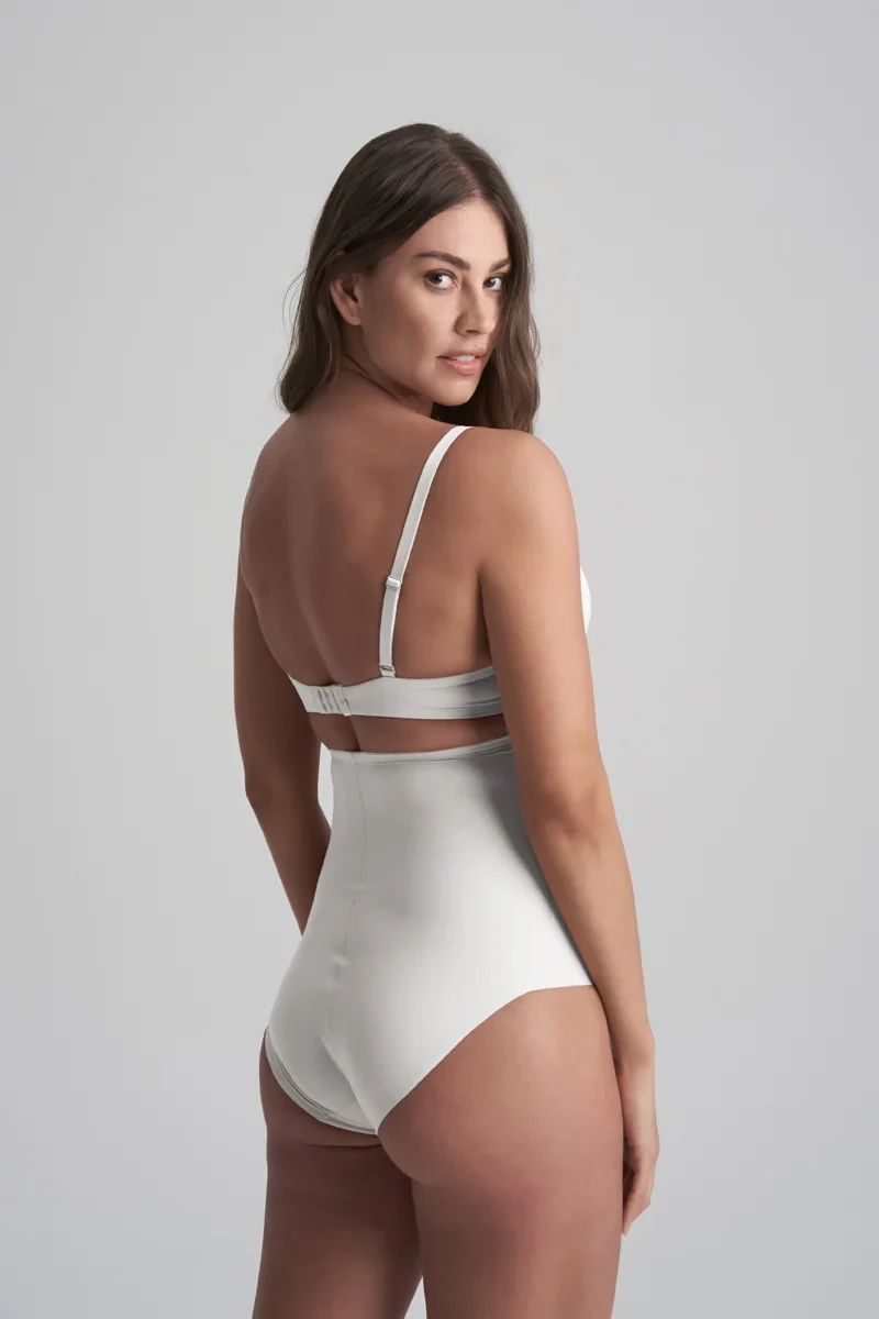 ByeBra – Formgebende Unterwäsche (Starker Halt) Formgebender High-Waist-Slip Elfenbein